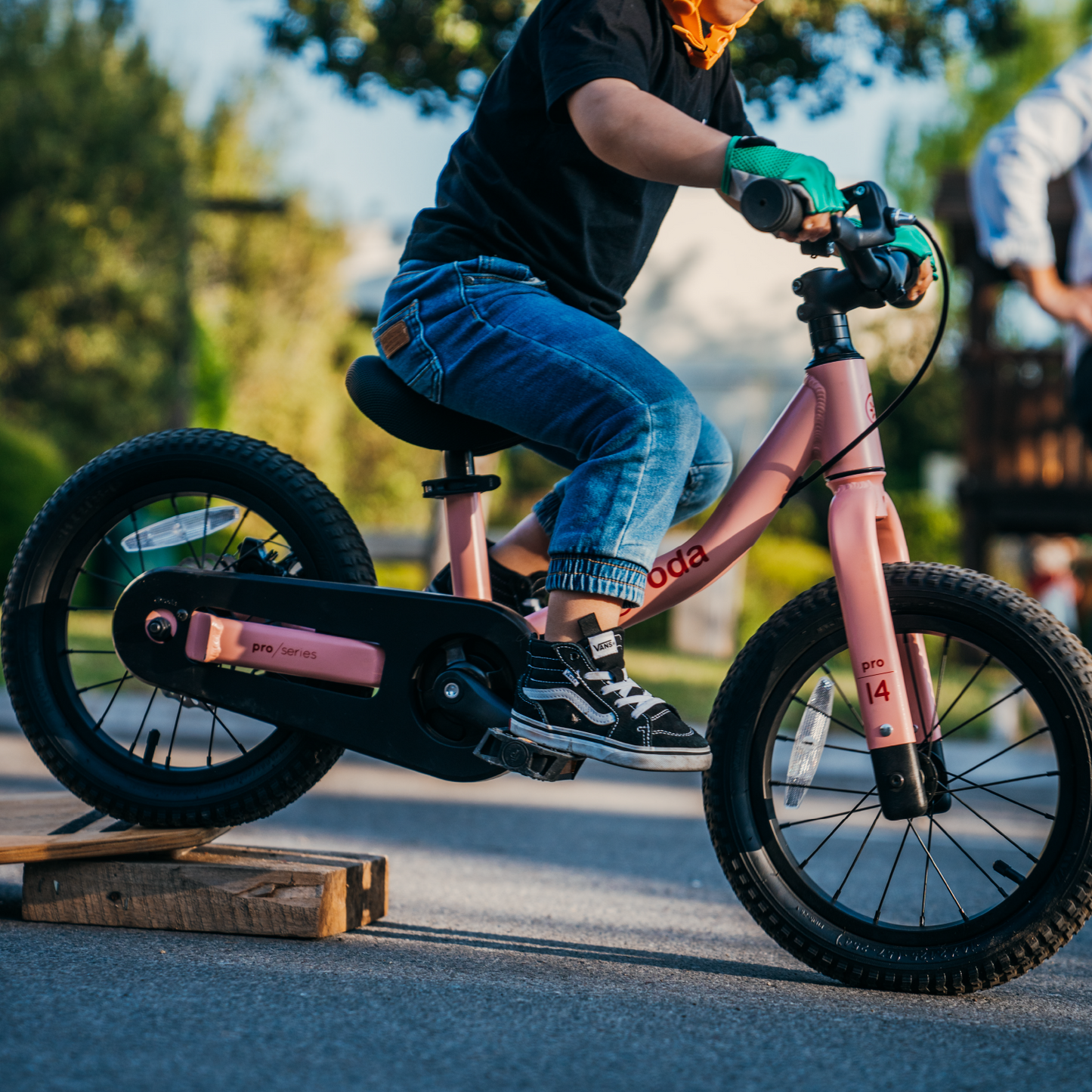 Bicicleta Roda Pro Series Aro 14 + Kit de Pedales - Naranjo